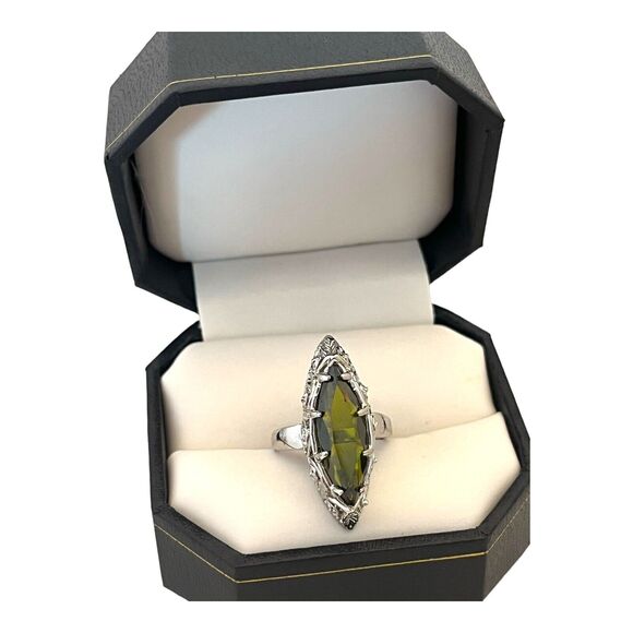 Boutique Cocktail Ring Size 6 Peridot Glass Ornate Setting Green Women's  5T - Picture 7 of 7